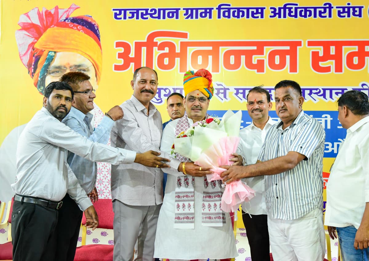 राजस्थान ग्राम विकास अधिकारी संघ ने मुख्यमंत्री आवास पर मुख्यमंत्री का किया अभिनंदन l
