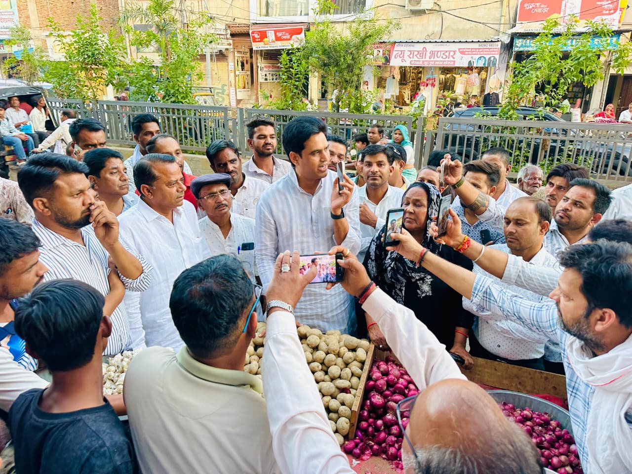 ​प्रशासन की मनमानी और व्यापारियों के उत्पीड़न के खिलाफ ढाल बनकर खड़े रहेंगे: विधायक विकास चौधरी