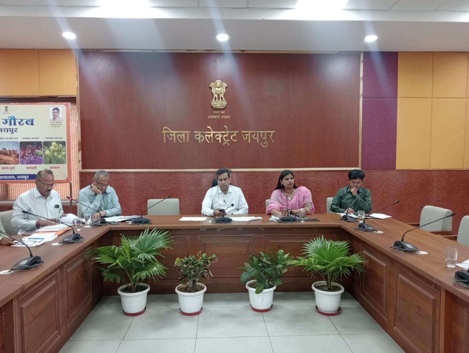 मुख्यमंत्री जल स्वावलंबन अभियान 2.0 के अंतर्गत स्वीकृत कार्यो को 15 जून तक पूर्ण करने के निर्देश,हरियालो राजस्थान के अंतर्गत दिए लक्ष्यो के अनुसार पौधारोपण की तैयारी करने के निर्देश
