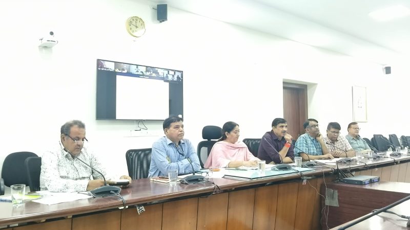 मनरेगा में अपूर्ण कार्य गुणवत्ता के साथ समय पर पूर्ण करवाएं, सघन पौधारोपण के लिए 15 मई तक स्थान चयन ​​करें— मनरेगा आयुक्त