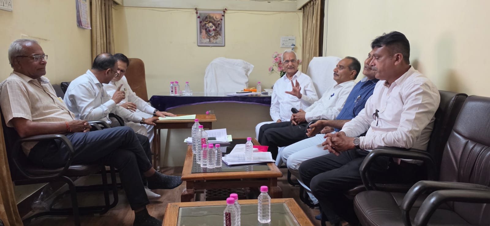 पुष्कर सेवा सदन में न्यायालय के आदेश के बाद भी चुनाव प्रक्रिया में बाधा, समाज के लोगों ने जताई नाराजगी