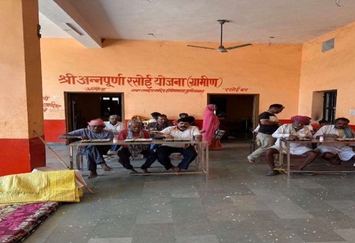 ग्राम बबायचा में आयोजित ग्राम रथ अभियान के तहत सरकारी योजना की जानकारी दी गयी।