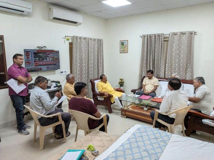 माकड़वाली फल व सब्जी मंडी को शुरू करने की दिशा में अहम पहल हुई है। विधानसभा अध्यक्ष  वासुदेव देवनानी ने गुरूवार को सर्किट हाउस में मंडी समिति के अधिकारियों व व्यापारियों