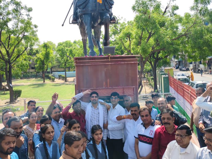 अखिल भारतीय राष्ट्रीय शैक्षिक महासंघ विद्यालय शिक्षा खंड नसीराबाद के तत्वाधान में महाराणा प्रताप की जन्म जयंती समारोह का आयोजन महाराणा प्रताप चौक में संघ द्वारा स्थापित महाराणा प्रताप की मूर्ति पर पुष्पांजलि अर्पित कर किया गया