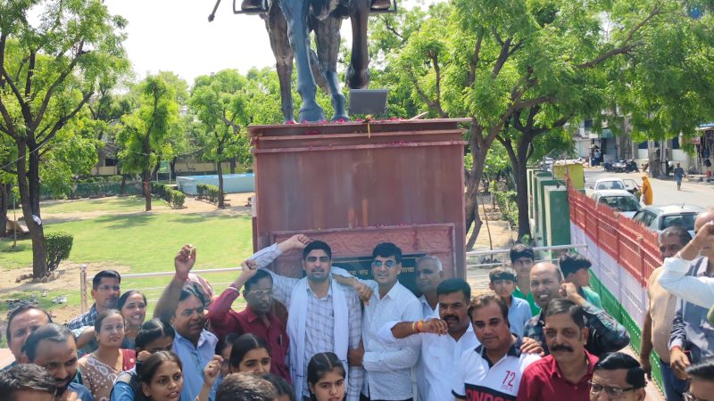 अखिल भारतीय राष्ट्रीय शैक्षिक महासंघ विद्यालय शिक्षा खंड नसीराबाद के तत्वाधान में महाराणा प्रताप की जन्म जयंती समारोह का आयोजन महाराणा प्रताप चौक में संघ द्वारा स्थापित महाराणा प्रताप की मूर्ति पर पुष्पांजलि अर्पित कर किया गया