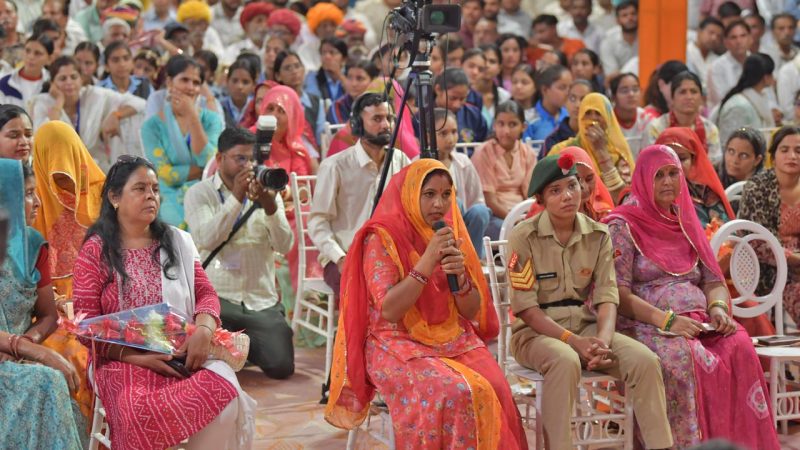 मुख्यमंत्री भजनलाल शर्मा ने राजीविका से जुड़ी डाटा सखी प्रियंका गोस्वामी से संवाद, लखपति दीदियों ने साझा किए अपने अनुभव