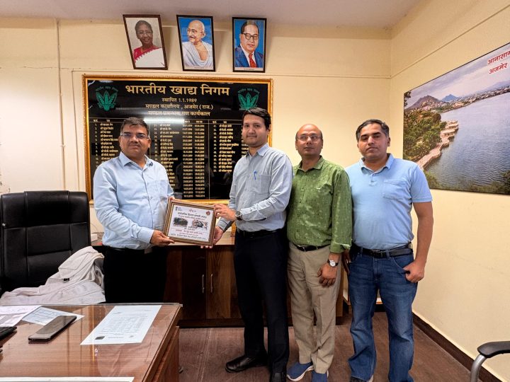 एफ.सी.आई रेलहेड डिपो में युवाओं ने समझी खाद्यान्न परिवहन व्यवस्था