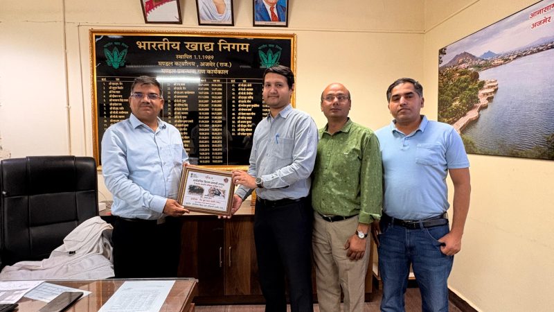 एफ.सी.आई रेलहेड डिपो में युवाओं ने समझी खाद्यान्न परिवहन व्यवस्था