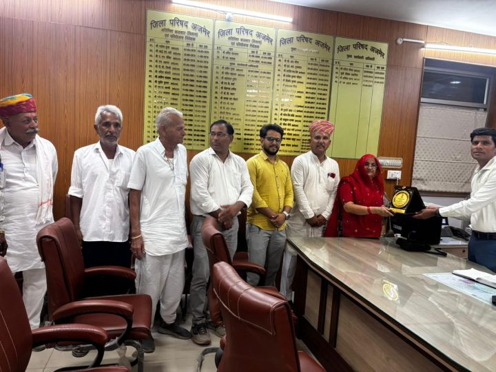 ग्राम पंचायत कड़ेल की प्रशासक लक्ष्मी कंवर के नेतृत्व में ग्राम पंचायत का प्रतिनिधि मंडल ने आज जिला प्रशासन का आभार व्यक्त किया