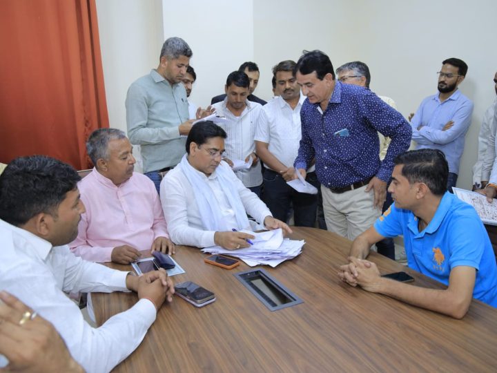 मंत्री सुरेश सिंह रावत ने की व्यापक जनसुनवाई कर अधिकारियों को दिए त्वरित समाधान के निर्देश