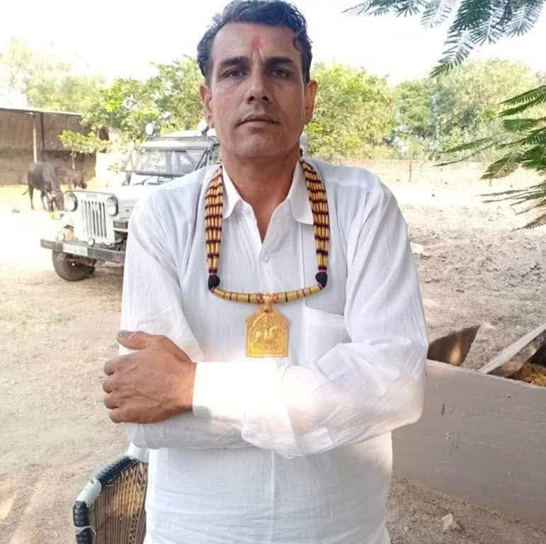 पूर्व सरपंच भाई राम सिंह चौधरी, उनकी माताजी पूसी देवी जी,धर्मपत्नी एवं निवर्तमान जिला परिषद सदस्य सुरज्ञान चौधरी तथा उनकी भांजी महिमा के गाड़ी में आग लगने से दुखद देहावसान का समाचार अत्यंत हृदयविदारक और स्तब्ध कर देने वाला है।