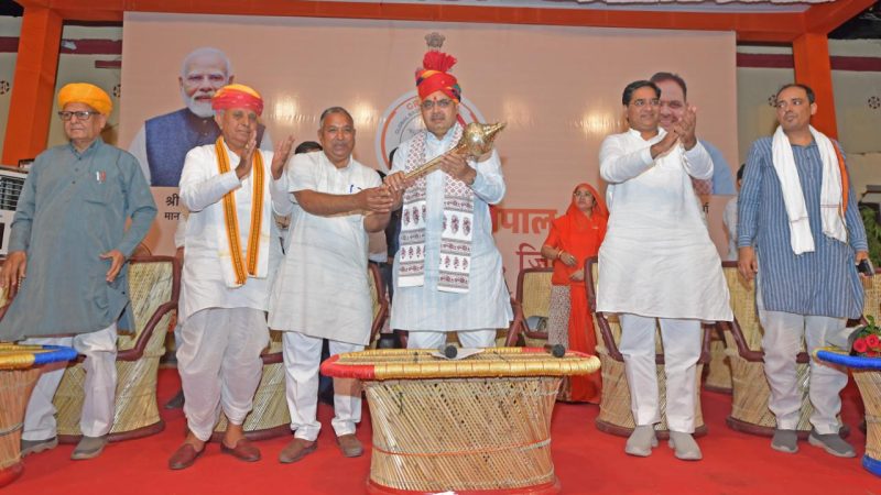 ग्राम विकास चौपाल कार्यक्रम: महिलाओं को आर्थिक रूप से सक्षम बनाना हमारा लक्ष्य