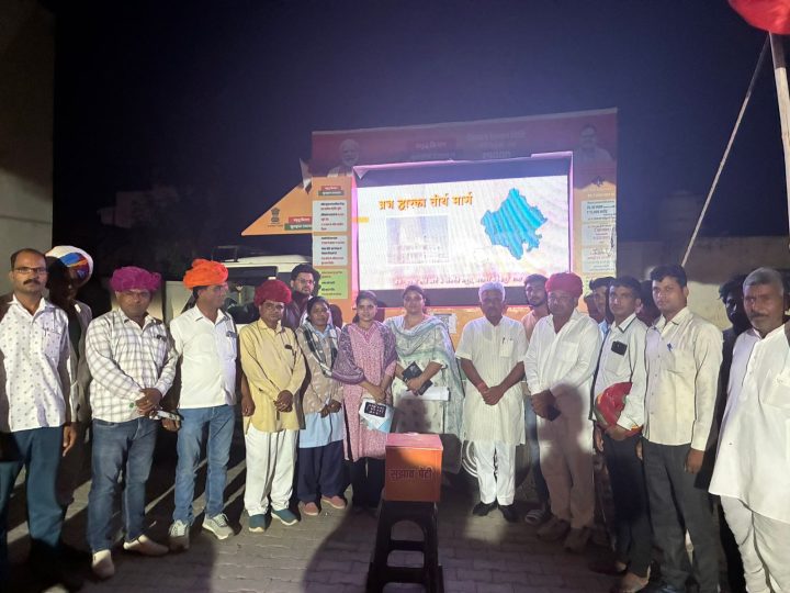 ग्राम रथ अभियान में विधायक कानावत ने सुनी ग्रामीणों की समस्याएं