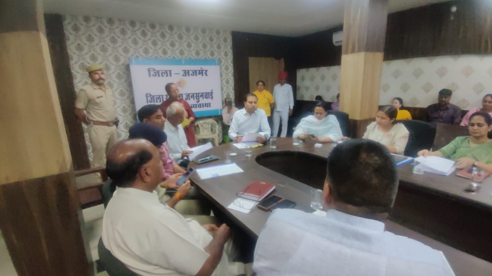जिला कलक्टर ने सुनी आमजन की समस्याएं, परिवादों के त्वरित निस्तारण के दिए निर्देश