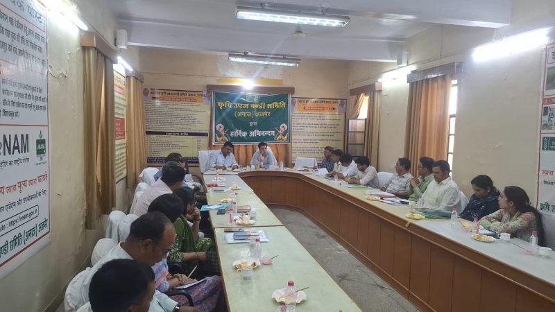 पीएमएफएमई योजना को लेकर कृषि मंडी में हुई महत्वपूर्ण बैठक, अधिकारियों एवं व्यापारियों ने रखे सुझाव