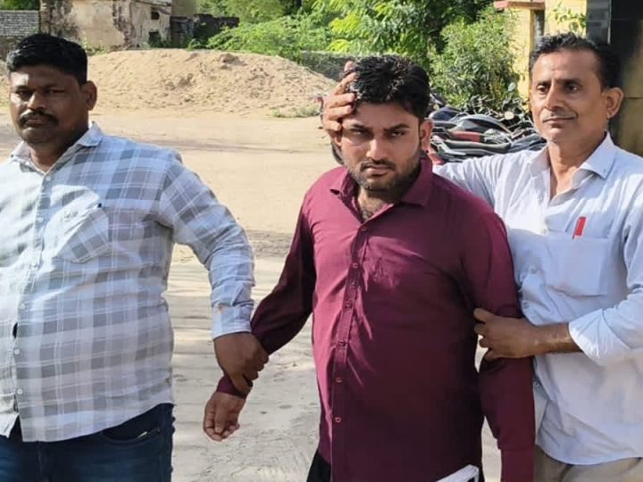 15 लाख के बिल का 30% कमीशन मांगा, वीडीओ 50 हजार लेते गिरफ्तार