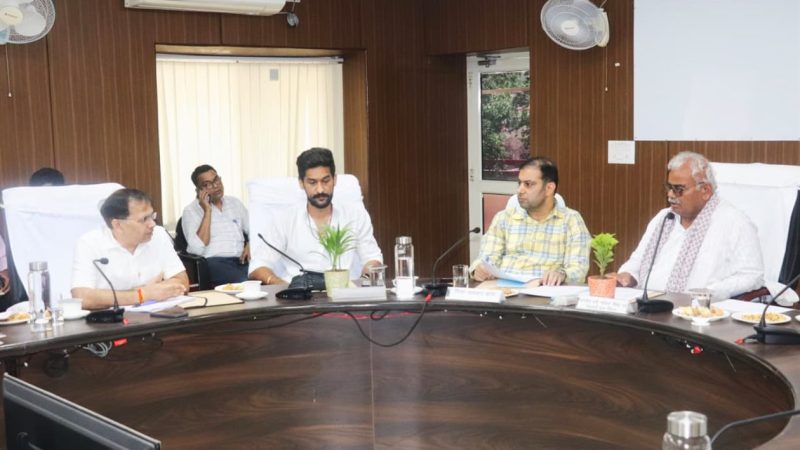 डांग योजना की जिला स्तरीय क्षेत्रीय विकास समिति की बैठक—वर्ष 2026-27 की वार्षिक कार्य योजना का हुआ अनुमोदन—उखड़ी हुई सड़कों की मरम्मत समय पर हो, गांवों की सफाई व्यवस्था में कोई कोताही नहीं बरती जाए-शिक्षा मंत्री