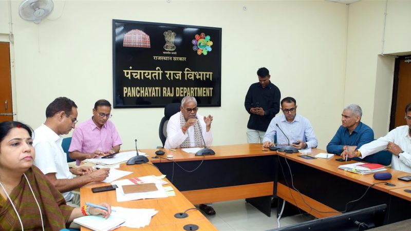 मदन दिलावर ने गुरुवार को शासन सचिवालय स्थित पंचायती राज विभाग के सभागार से प्रदेश की पांच ग्राम पंचायतों के ग्रामीणों से वर्चुअल संवाद कर उनकी समस्याएं सुनीं और कई मामलों का मौके पर ही समाधान कराया। मंत्री ने कहा कि तकनीक के माध्यम से ग्राम पंचायत स्तर तक सीधा संवाद स्थापित कर ग्रामीणों की समस्याओं का त्वरित निस्तारण