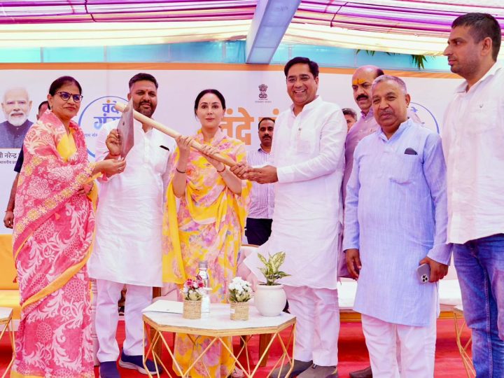 वंदे गंगा जल संरक्षण जल अभियान के अन्तर्गत उप मुख्यमंत्री दिया कुमारी तथा जल संसाधन मंत्री सुरेश सिंह रावत ने शुक्रवार को बुढ़ा पुष्कर में आयोजित कार्यक्रम में अपनी सहभागिता दर्शाते हुए श्रम दान एवं सरोवर पूजन किया।