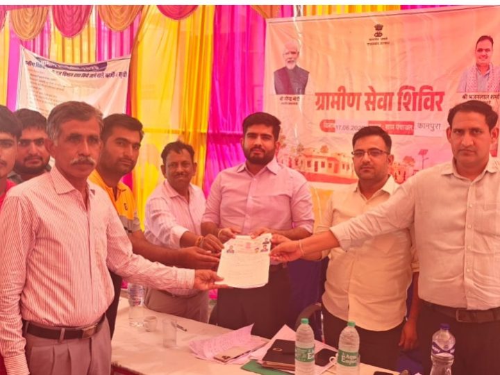 पंचायत समिति श्रीनगर की ग्राम पंचायत कानपुरा में आयोजित शिविर में कृषि भूमि के बंटवारे से जुड़ा एक महत्वपूर्ण मामला मौके पर ही सुलझाकर किसानों को बड़ी राहत प्रदान की गई।