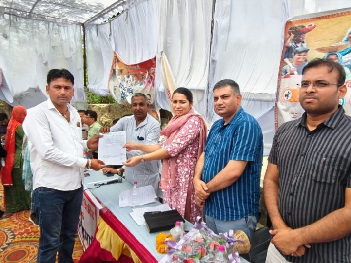 ग्राम पंचायत नरवर में आयोजित कैम्प में ग्राम भवानीखेडा में शिविर का आयोजन किया गया। ग्राम भवानीखेडा की वर्तमान