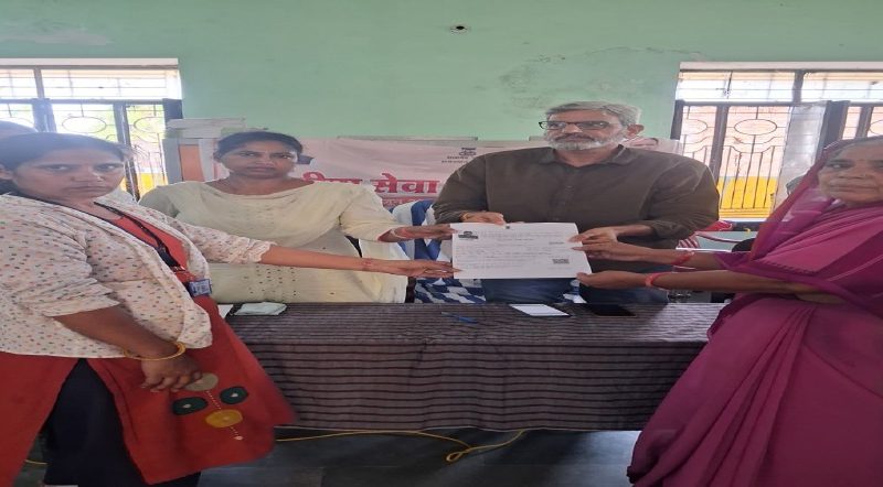ग्राम पंचायत हरमाडा में ग्रामीण सेवा शिविर 2026 का आयोजन किया गया। इस शिविर में विभिन्न विभागों के समस्या समाधान काउंटर लगाए गए। पशुपालकों को मंगला पशु बीमा योजना