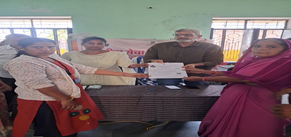 ग्राम पंचायत हरमाडा में ग्रामीण सेवा शिविर 2026 का आयोजन किया गया। इस शिविर में विभिन्न विभागों के समस्या समाधान काउंटर लगाए गए। पशुपालकों को मंगला पशु बीमा योजना