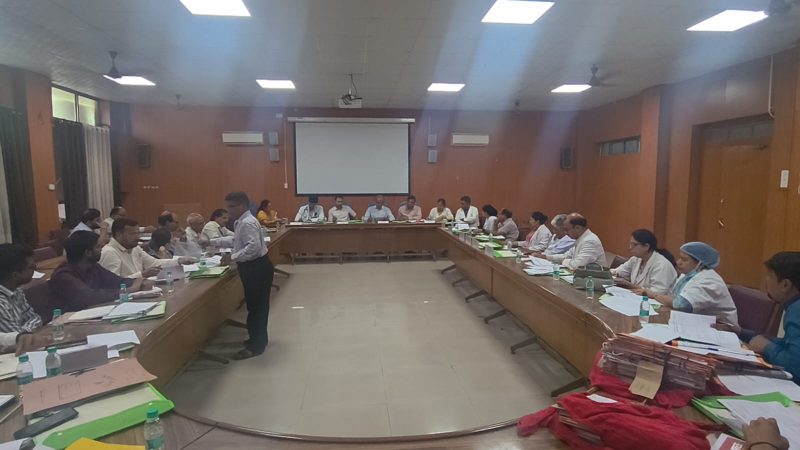 जेएलएन चिकित्सालय तथा राजकीय महिला चिकित्सालय की राजस्थान मेडिकेयर रिलीफ सोसायटी की बैठक सम्भागीय आयुक्त शक्ति सिंह राठौड़ की अध्यक्षता में गुरूवार को