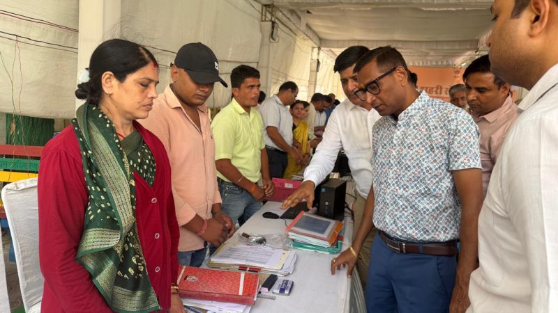 प्रभारी सचिव ने किया प्राधिकरण के शहरी सेवा शिविर का आकस्मिक निरीक्षण