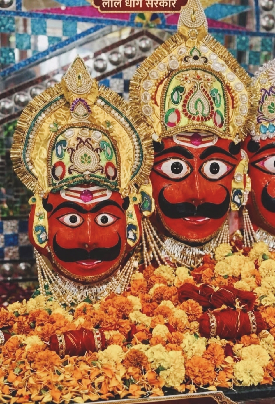 देश दुनिया में लालधागे सरकार भेरूधाम की बढ़ती महत्वता से सैकड़ों परिवारों को मिल रहा रोजगार,शातिर लोग आरोप प्रत्यारोप लगाकर धाम की छवि धूमिल करने का कर रहे प्रयास।