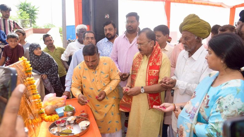 झीलों की नगरी के रूप में विकसित हो रहा अजमेर, बढ़ेगा पर्यटन-श्री देवनानीविधानसभा अध्यक्ष ने रखी चौरसियावास तालाब सौन्दर्यीकरण की नींव5.13 करोड़ रूपए की लागत से होगा विकास