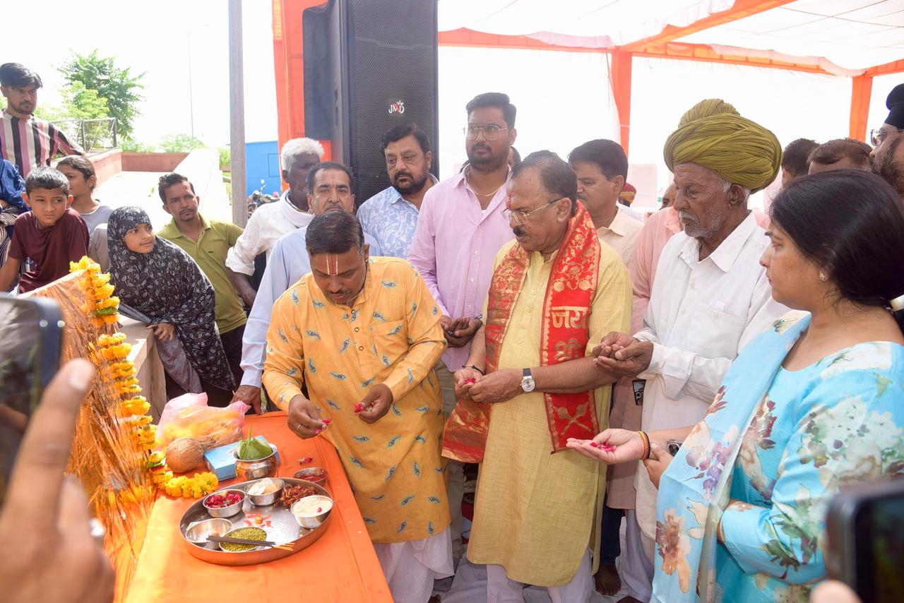 झीलों की नगरी के रूप में विकसित हो रहा अजमेर, बढ़ेगा पर्यटन-श्री देवनानीविधानसभा अध्यक्ष ने रखी चौरसियावास तालाब सौन्दर्यीकरण की नींव5.13 करोड़ रूपए की लागत से होगा विकास