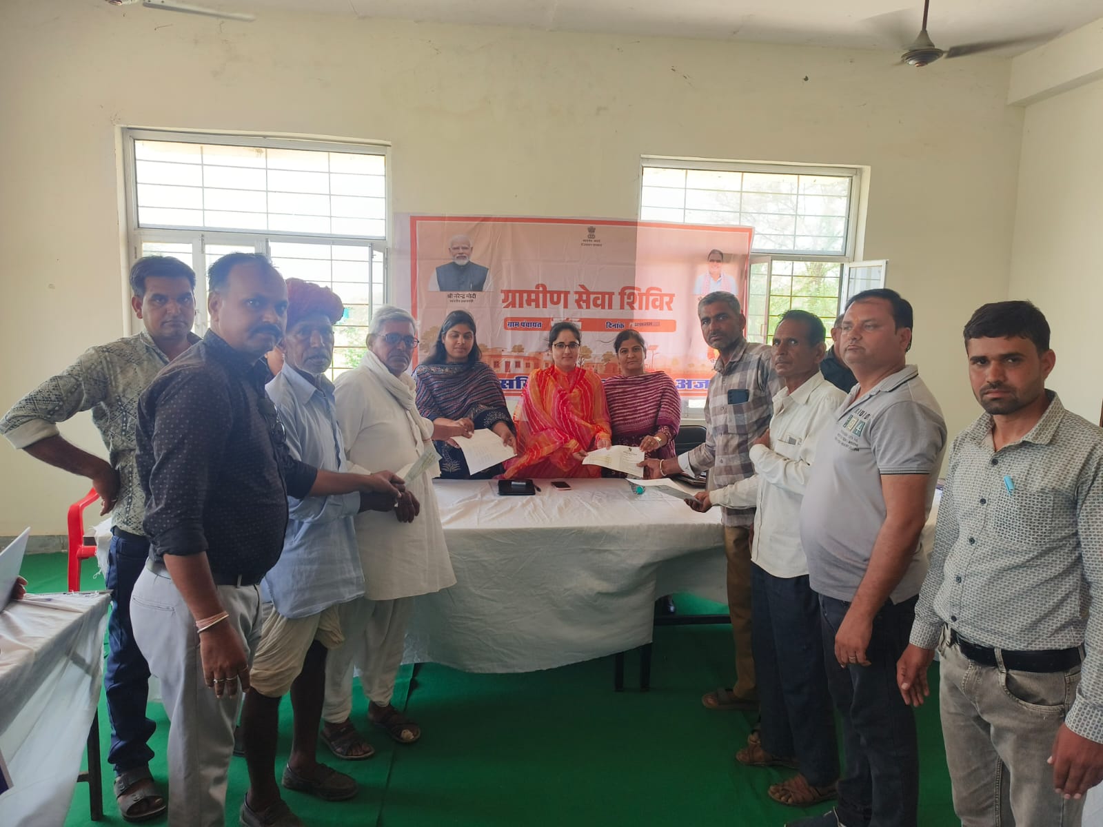 ग्राम पंचायत नया गाँव मीणा मुख्यालय पर मंगलवार को ग्रामीण सेवा शिविर का आयोजन किया गया