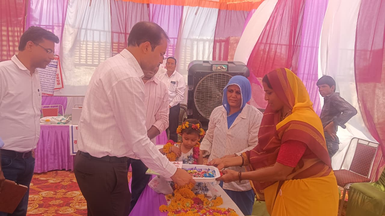 ग्रामीण सेवा शिविरों का सोमवार 22 जून को जिला कलक्टर लोक बन्धु के द्वारा औचक निरीक्षण किया गया।