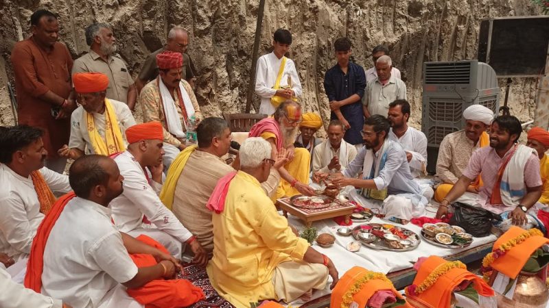 608 वर्ष बाद सांपला में बनेगा भव्य द्वारकाधीश मंदिरभूमि पूजन में उमड़ा जनसैलाबमंत्री श्री जोराराम कुमावत एवं श्री जाबर सिंह खर्रा तथा हजारों श्रद्धालु बने ऐतिहासिक पल के साक्षी
