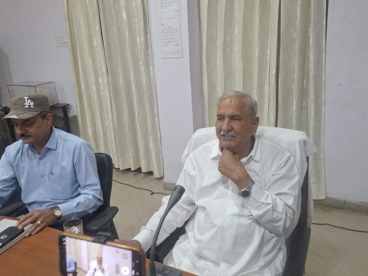 अमूल की तानाशाही के खिलाफ अजमेर डेयरी के अध्यक्ष रामचन्द्र चौधरी की हुंकार – “बड़ी मछली छोटी मछलियों को डकारना चाहती है, जरूरत पड़ी तो दिल्ली के जंतर-मंतर पर देंगे धरना”*