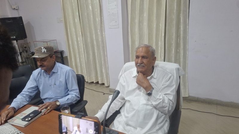अमूल की तानाशाही के खिलाफ अजमेर डेयरी के अध्यक्ष रामचन्द्र चौधरी की हुंकार – “बड़ी मछली छोटी मछलियों को डकारना चाहती है, जरूरत पड़ी तो दिल्ली के जंतर-मंतर पर देंगे धरना”*