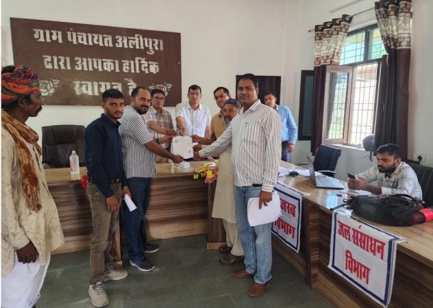 ग्राम अलीपुरा, पीसांगन में ग्रामीण सेवा शिविर 2026 का आयोजन किया गया। श्रीमती आयना बानो पत्नी श्री बशीर खान निवासी ग्राम अलीपुरा, पीसांगन के