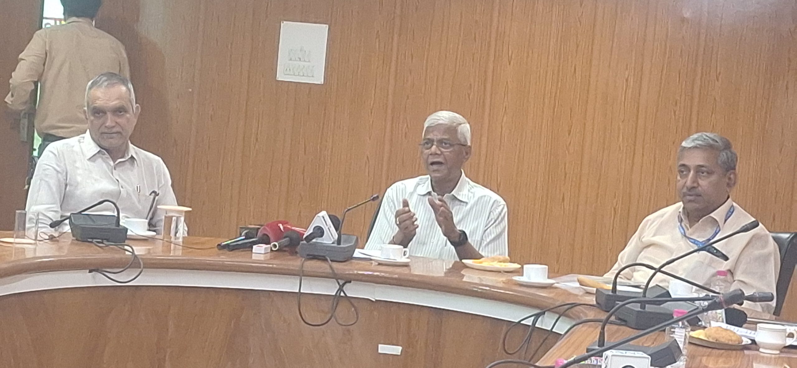 आयोग अध्यक्ष श्री उत्कल रंजन साहू ने प्रेस कॉन्फ्रेंस में साझा कीं कार्यकाल की उपलब्धियां व नवाचार