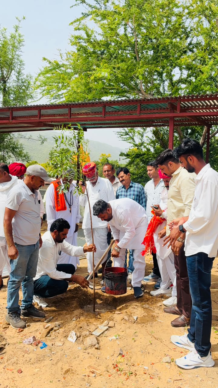 रक्तदान, गौसेवा और पौधारोपण के साथ मनाया गया ओमप्रकाश भडाणा का जन्मदिन