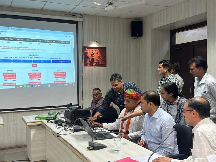 वरिष्ठ नागरिक तीर्थ यात्रा योजना की केन्द्रीय मंत्री चौधरी ने निकाली लॉटरीअजमेर जिले के एक हजार 688 वरिष्ठ नागरिक करेंगे तीर्थ यात्रा