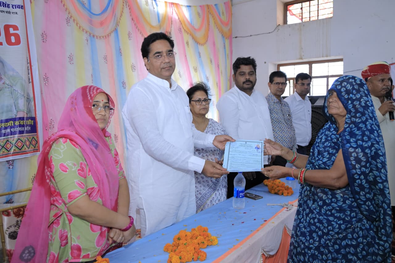 कडैल में बालिकाओं और ग्रामीणों को मिली स्वास्थ्य-शिक्षा की दोहरी सौगात