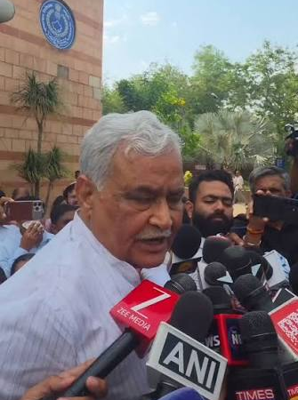 BREAKING NEWS: ACB मुख्यालय पहुंचे मंत्री किरोड़ीलाल मीणा, बोले- “अगर दोषी हूं तो गिरफ्तार करो”