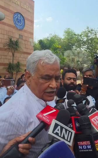 BREAKING NEWS: ACB मुख्यालय पहुंचे मंत्री किरोड़ीलाल मीणा, बोले- “अगर दोषी हूं तो गिरफ्तार करो”