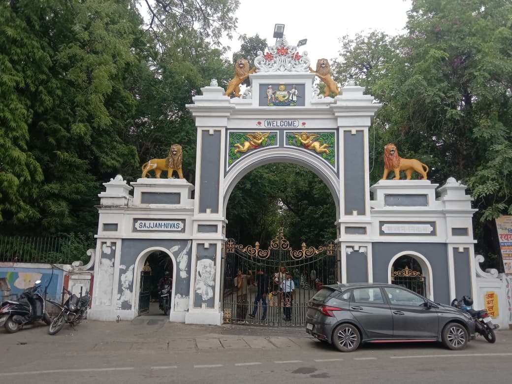 गुलाब बाग की व्यवस्थाओं को बेहतर बनाने के लिए निगम आयुक्त ने जारी किए नए दिशा-निर्देश