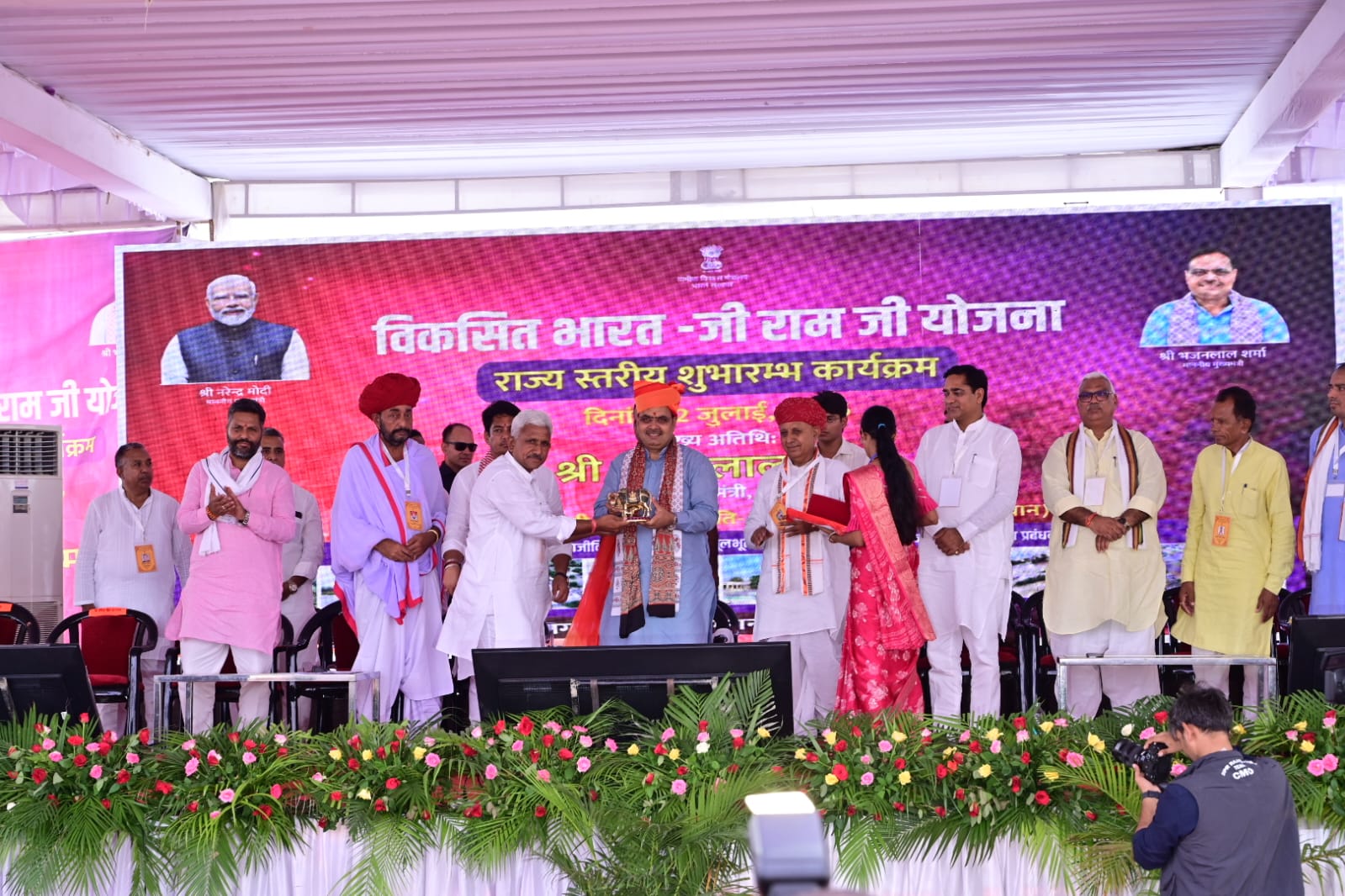 प्रधानमंत्री नरेन्द्र मोदी के विजन से गांवों में बहेगी विकास की गंगाग्राम विकास का समग्र राष्ट्रीय अभियान है वीबी जी राम जीमनरेगा की विफलताओं का अंत, अब मिलेगा 125 दिन का रोजगारवीबी जी राम जी के लिए प्रदेश में 12 हजार 636 करोड़ का प्रावधान