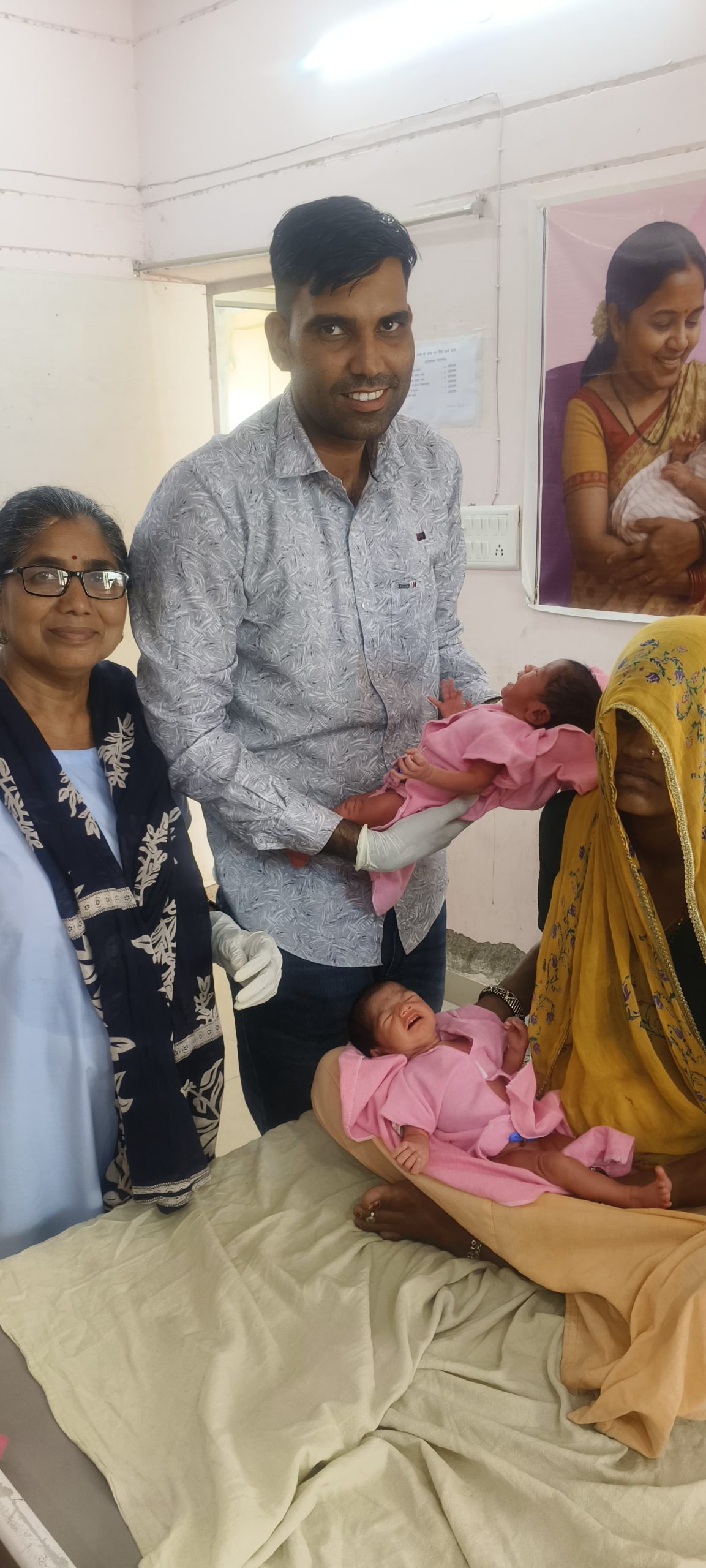 अराई अस्पताल में गूंजी दोहरी किलकारी, जुड़वा बच्चियों की सफल नॉर्मल डिलीवरी– जटिल जुड़वा गर्भावस्था में बिना ऑपरेशन सुरक्षित प्रसव, मां और दोनों नवजात पूरी तरह स्वस्थ– ग्रामीणों ने चिकित्सा दल की सराहना करते हुए सरकारी अस्पताल की सेवाओं पर जताया भरोसा