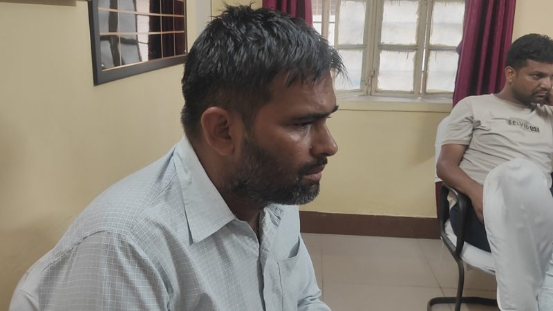ए.सी.बी. मुख्यालय के निर्देश पर भ्रष्टाचार निरोधक ब्यूरो की इंटेलिजेंस इकाई, अजमेर द्वारा ट्रैप कार्यवाही करते हुए श्री बबलेश कुमार शर्मा, टेक्नीशियन-प्रथम, अजमेर विद्युत वितरण निगम लिमिटेड (एवीवीएनएल), किशनगढ़ को पॉली हाउस हेतु विद्युत कनेक्शन जारी करने की एवज में 10,000/- रुपये रिश्वत राशि प्राप्त करने पर गिरफ्तार किया गया है।