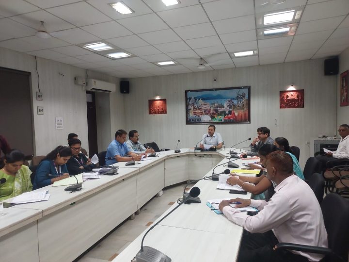 जिले के बैंकर्स के साथ जिला कलक्टर ने ली समीक्षा बैठकसरकार प्रायोजित योजनाओं में प्रगति बढ़ाने के दिए निर्देश