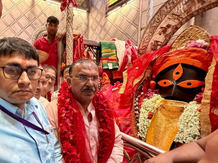 स्पीकर देवनानी ने कोलकाता के ऎतिहासिक कालीघाट मंदिर में किए माँ काली के दर्शन-पूजन
